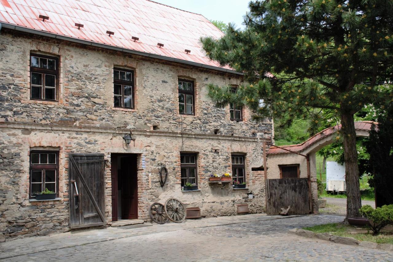 Apartamento Na koňské farmě Malecov Exterior foto